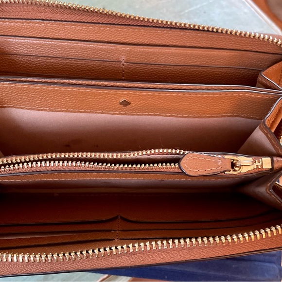 Kate Spade zip around wallet - Picture 3 of 5